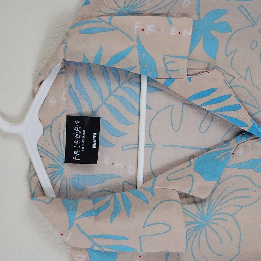 NWT Friends TV Show Hawaiian Medium Button Down Shirt Culturefly